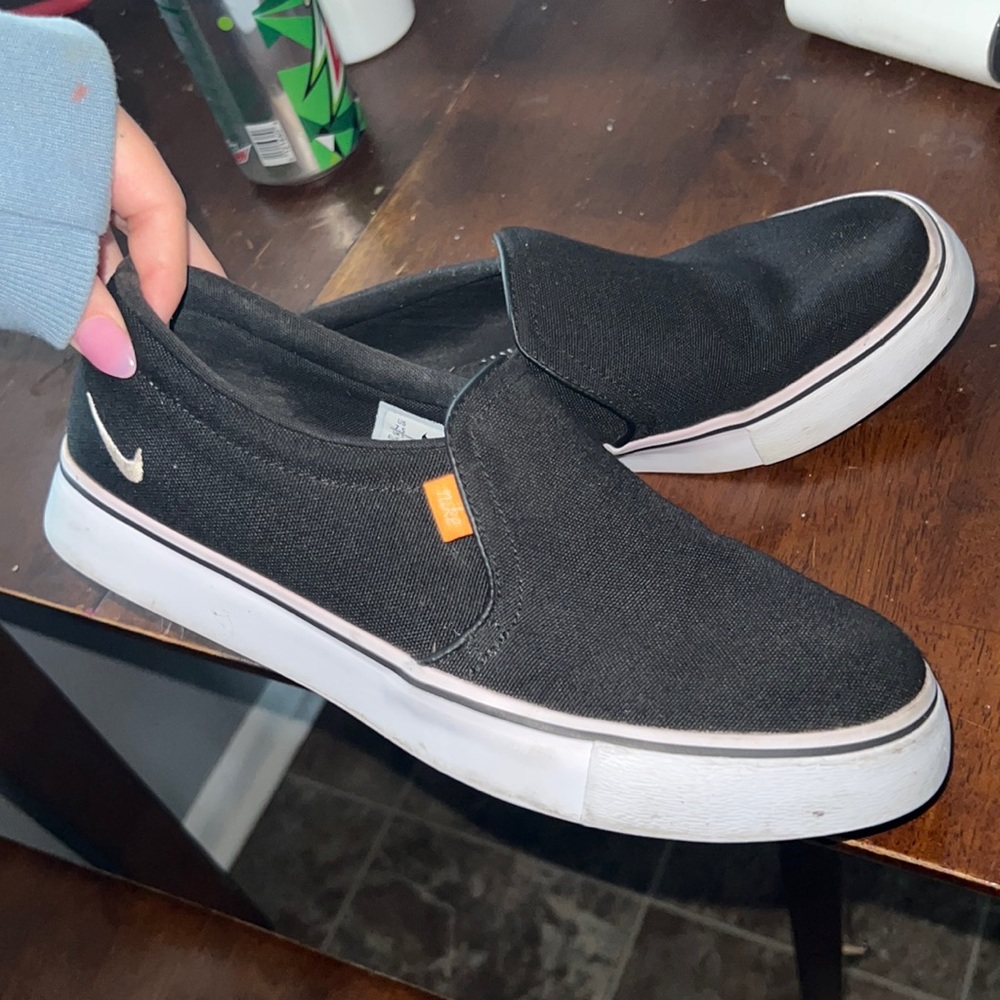 black nikes
